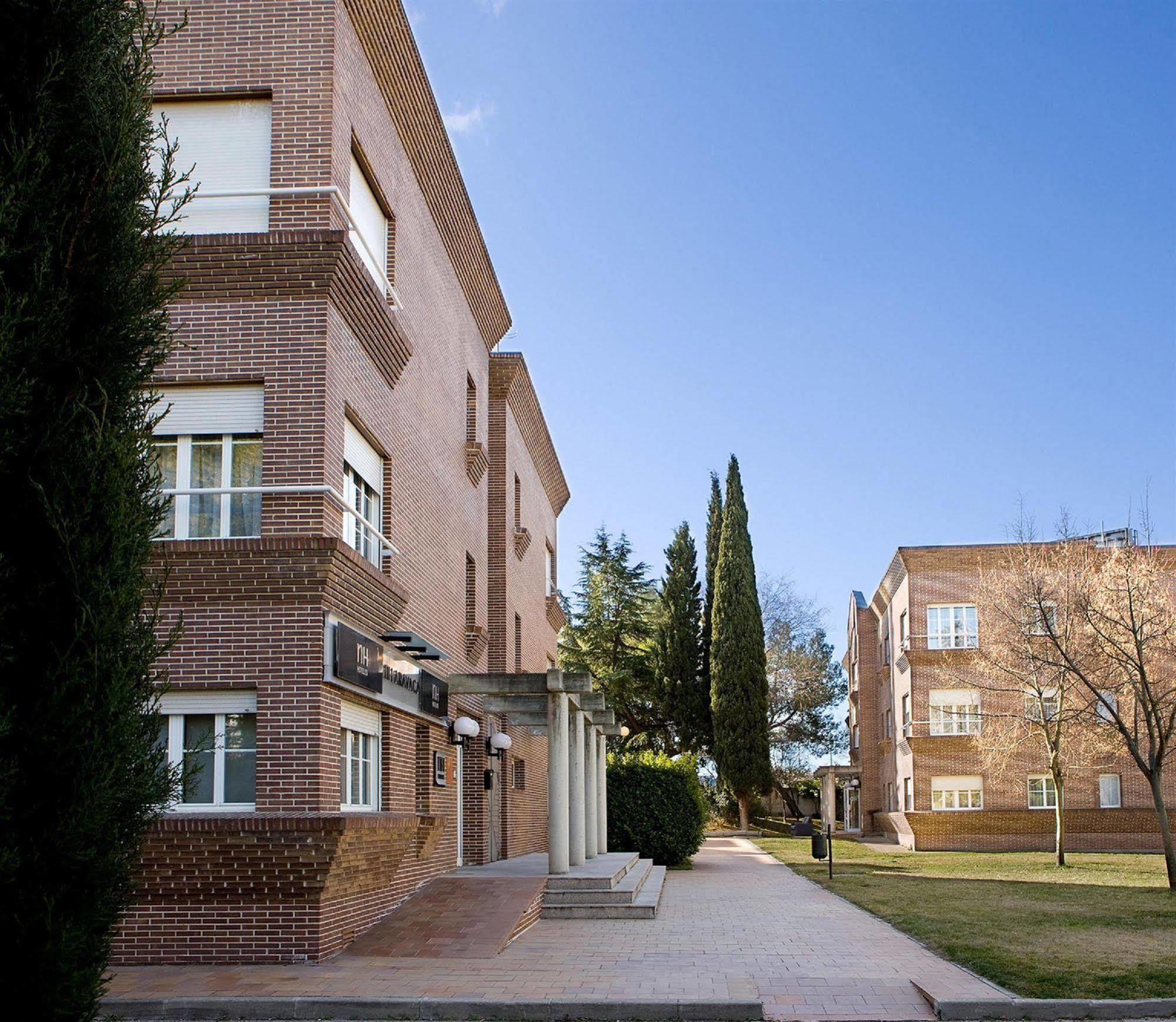 Th Aravaca Aparthotel Madrid Buitenkant foto
