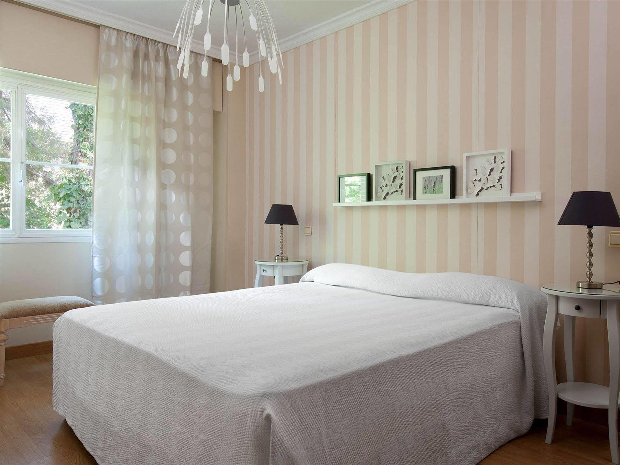 Th Aravaca Aparthotel Madrid Buitenkant foto
