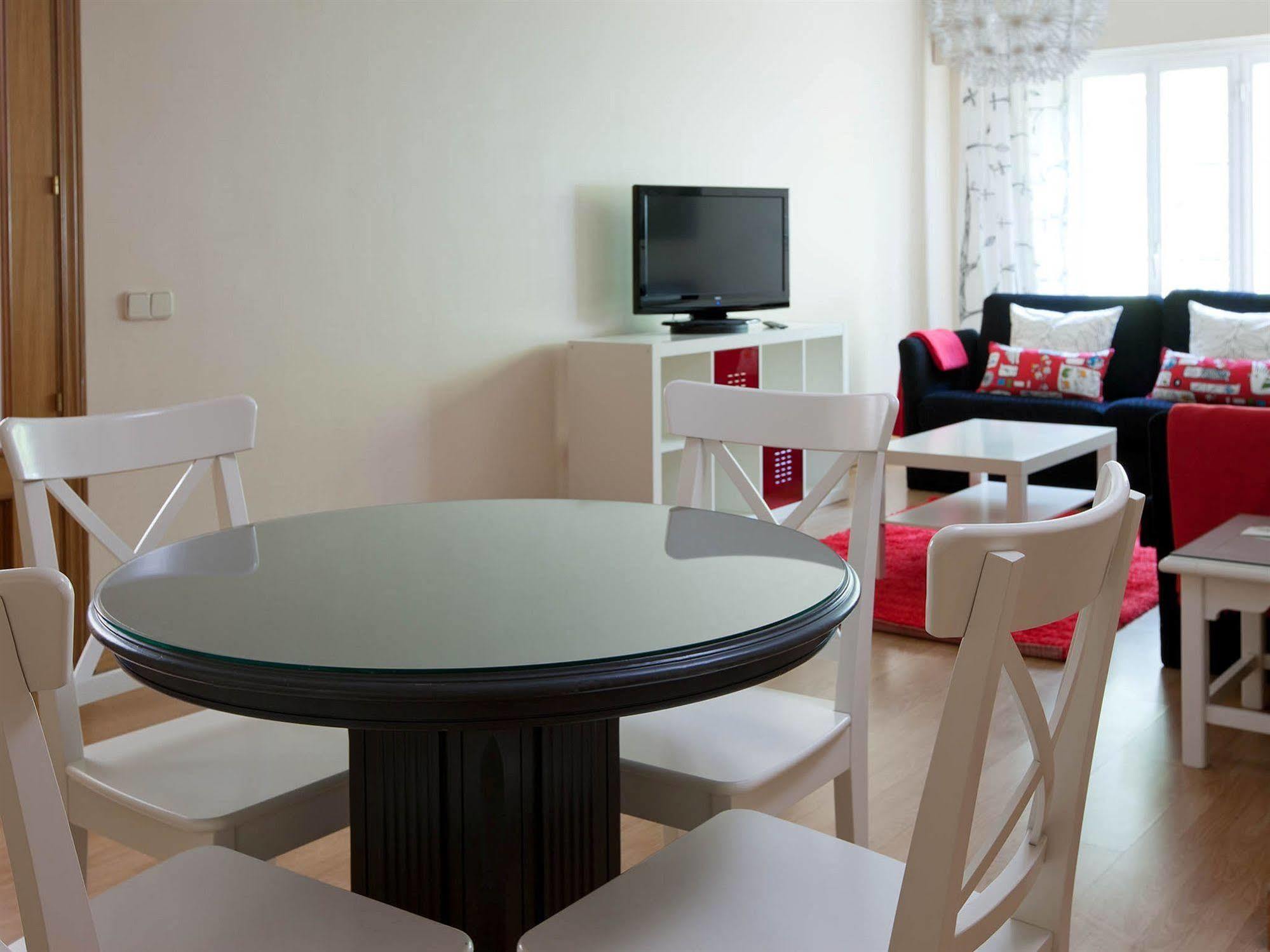 Th Aravaca Aparthotel Madrid Buitenkant foto
