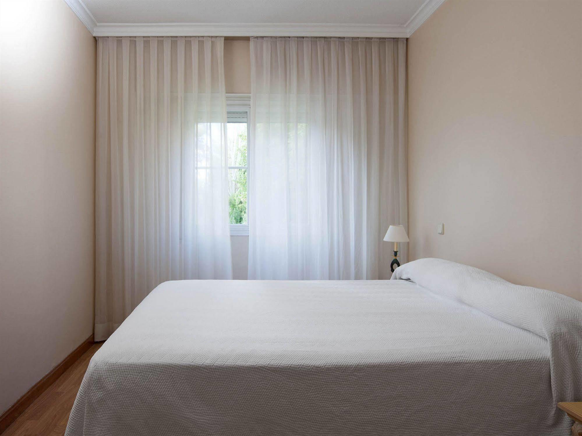 Th Aravaca Aparthotel Madrid Buitenkant foto